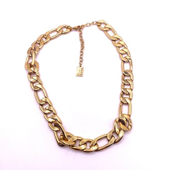 Miranda Fryer Choker Necklace – 18k Gold Plated Cuban Links, Classic Shine - Picture 4 of 5